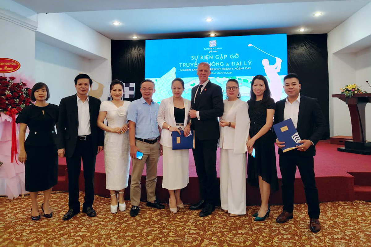 Sân golf Golden Sands (1)