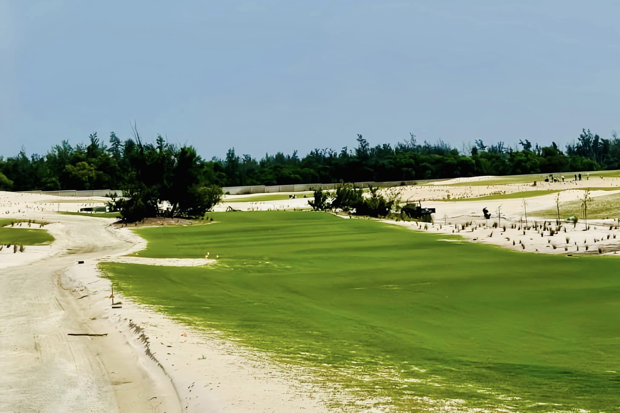 Sân golf Golden Sands (4)