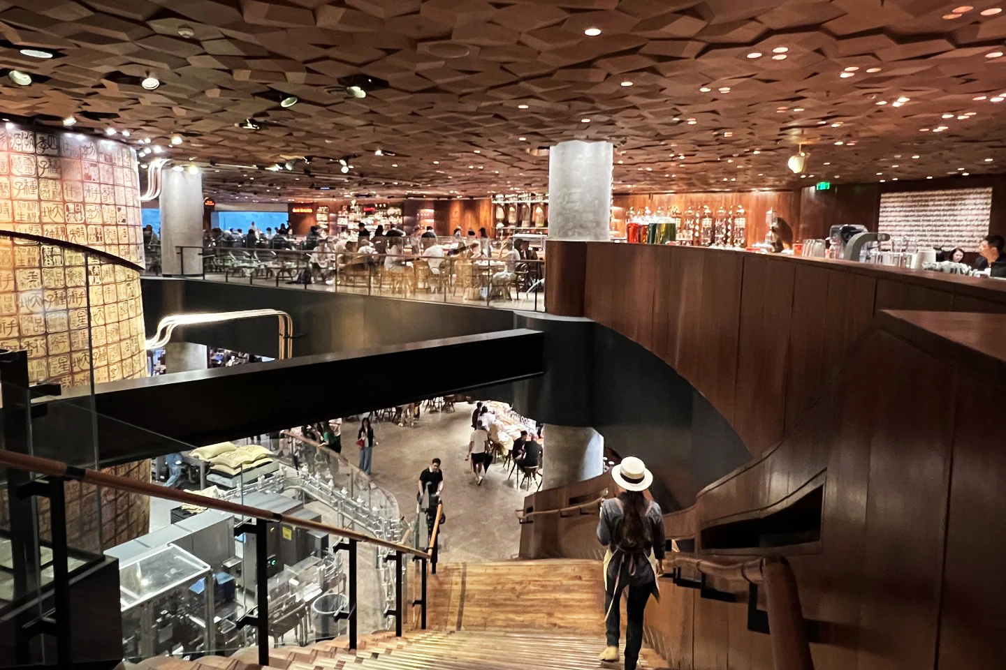 Starbucks Thuong Hai (7)